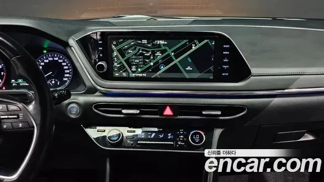 Hyundai Sonata Hybrid 2021 — Photo 12/30