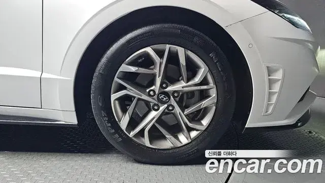 Hyundai Sonata Hybrid 2021 — Photo 29/30