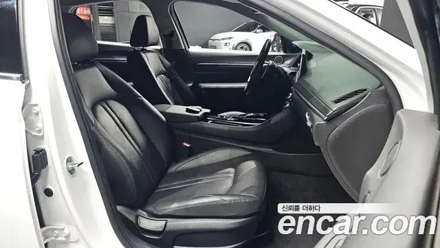 Hyundai Sonata Hybrid 2021 — Photo 26/30