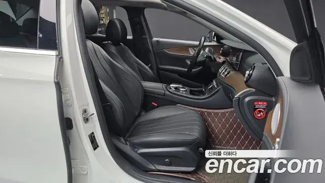 Mercedes-Benz E-Class 2019 — Фото 11/20