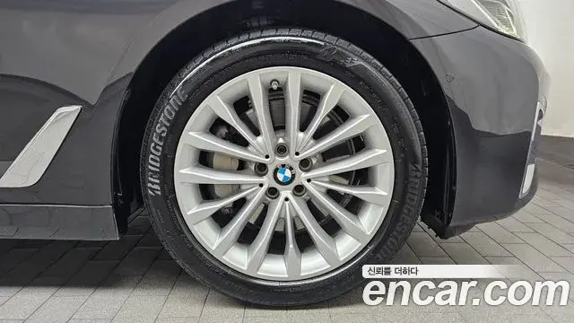 BMW 5 Series 2020 — ფოტო 30/31
