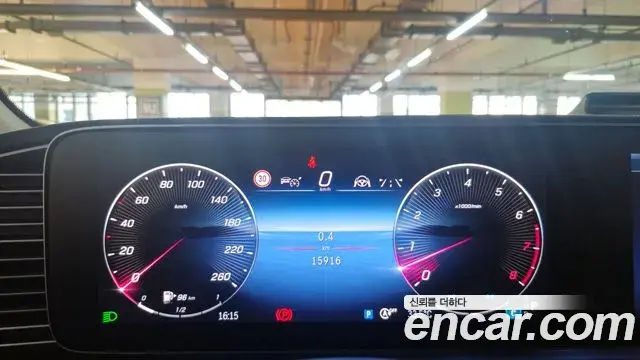 Mercedes-Benz GLE-Class 2025 — Photo 15/20