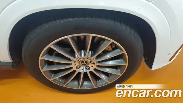 Mercedes-Benz GLE-Class 2025 — Photo 19/20