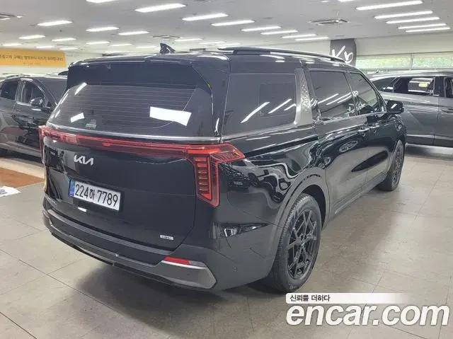 Kia Carnival 2025 — Photo 2/20