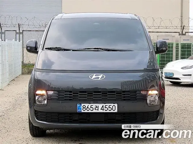 Hyundai Staria 2026 — Photo 1/18