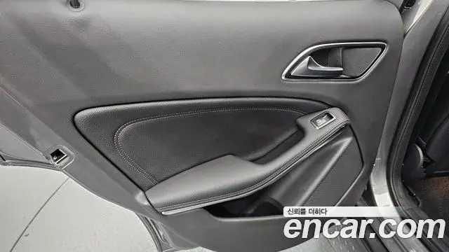 Mercedes-Benz GLA-Class 2018 — Photo 28/32