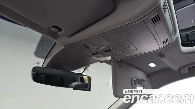 Volkswagen Tiguan 2018 — Şəkil 9/37