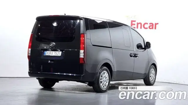 Hyundai Staria 2023 — Şəkil 2/20