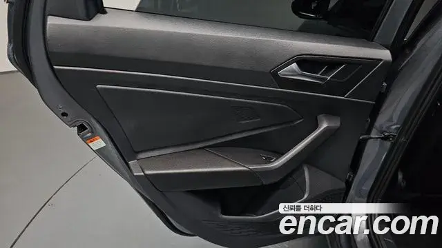 Volkswagen Jetta 2023 — ფოტო 17/35