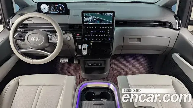 Hyundai Staria 2024 — Photo 7/20