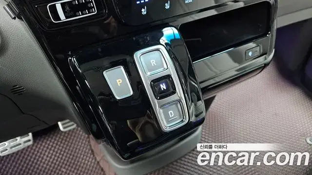 Hyundai Staria 2024 — Photo 9/20