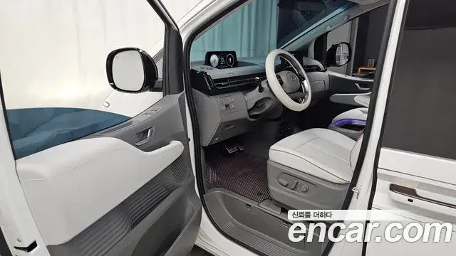 Hyundai Staria 2024 — Photo 10/20
