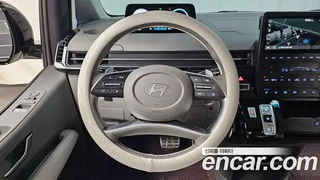 Hyundai Staria 2024 — Photo 13/20
