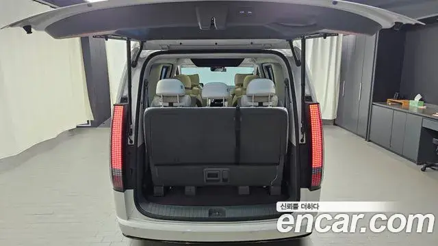 Hyundai Staria 2024 — Photo 16/20