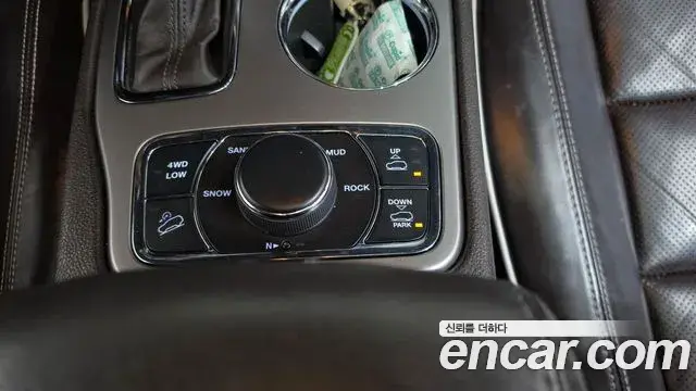Jeep Grand Cherokee 2019 — ფოტო 13/20