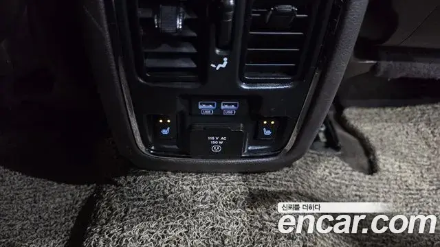 Jeep Grand Cherokee 2019 — ფოტო 16/20