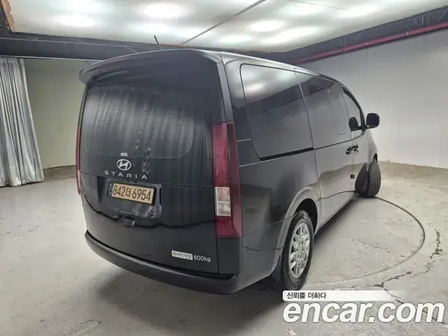 Hyundai Staria, 2023