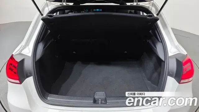 Mercedes-Benz A-Class 2020 — Фото 19/20