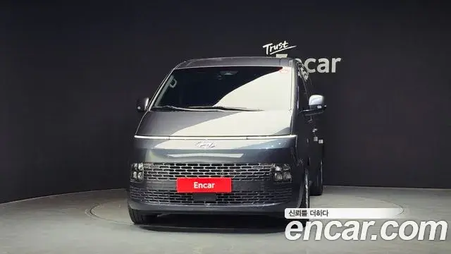 Hyundai Staria 2023 — Фото 3/20
