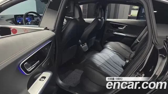 Mercedes-Benz EQE 2023 — Photo 6/30