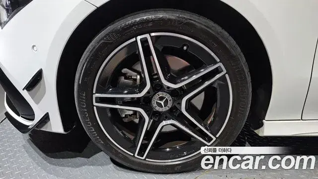Mercedes-Benz CLA-Class 2023 — Фото 5/20