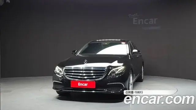 Mercedes-Benz E-Class 2020 — Photo 2/20