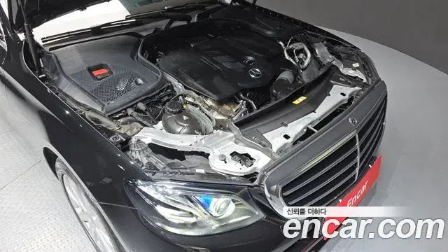 Mercedes-Benz E-Class 2020 — Photo 5/20