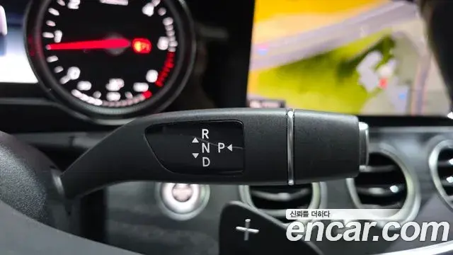 Mercedes-Benz E-Class 2020 — Photo 8/20