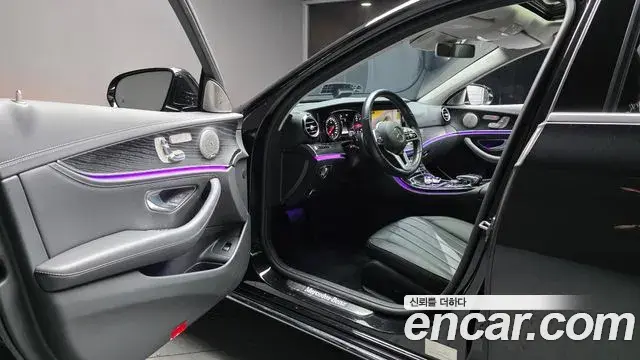 Mercedes-Benz E-Class 2020 — Photo 9/20