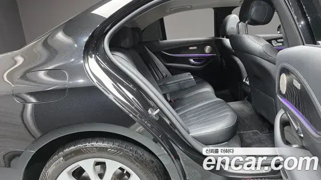 Mercedes-Benz E-Class 2020 — Photo 10/20