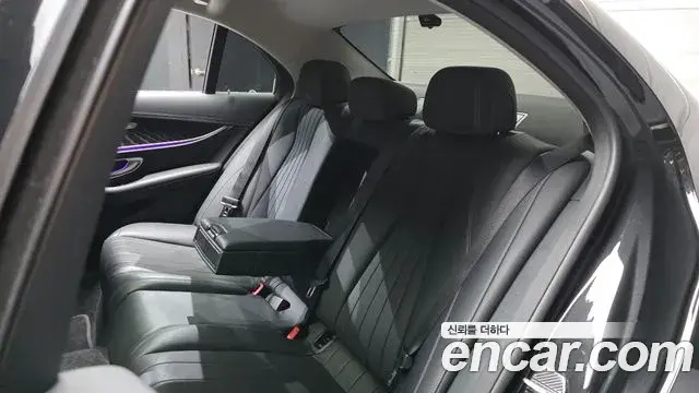 Mercedes-Benz E-Class 2020 — Photo 11/20