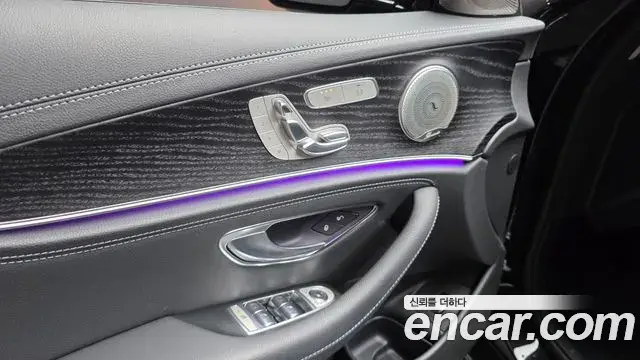 Mercedes-Benz E-Class 2020 — Photo 17/20