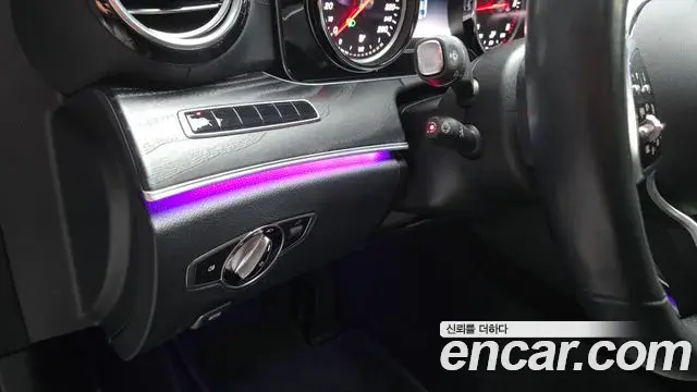 Mercedes-Benz E-Class 2020 — Photo 19/20