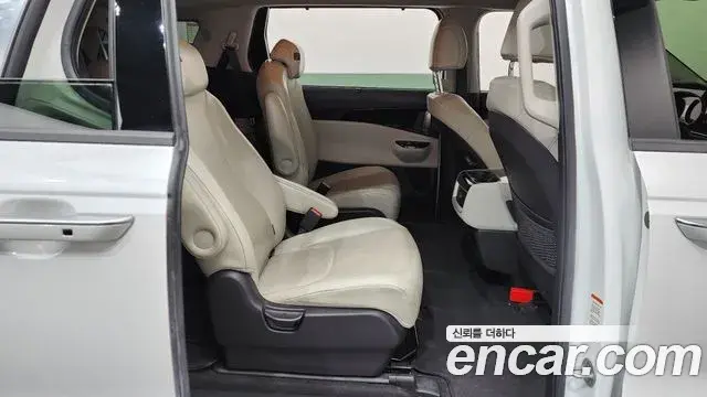 Kia Carnival 2021 — Фото 11/20