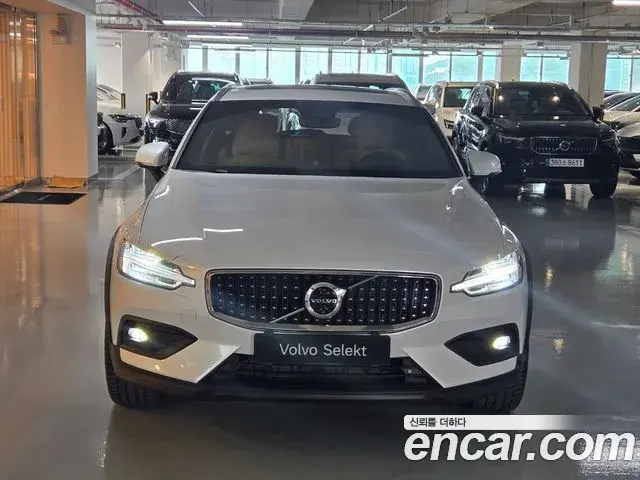 Volvo V60 Cross Country 2026 — Şəkil 1/18