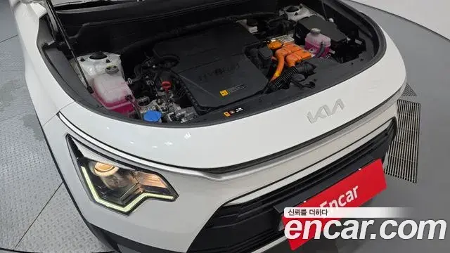 Kia Niro 2023 — Фото 6/20