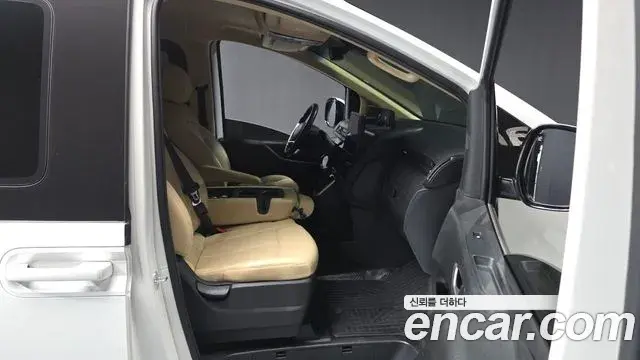 Hyundai Staria 2022 — Şəkil 22/31