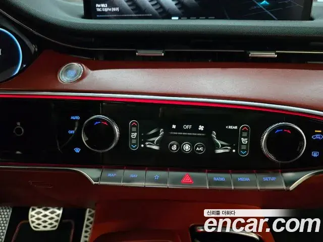 Genesis GV70 2021 — Photo 11/20