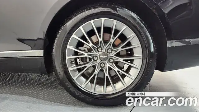 Genesis Electrified G80 2021 — Photo 10/20