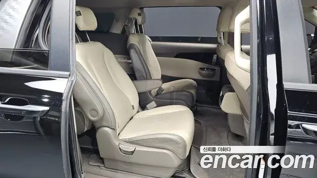 Kia Carnival 2022 — Photo 11/20