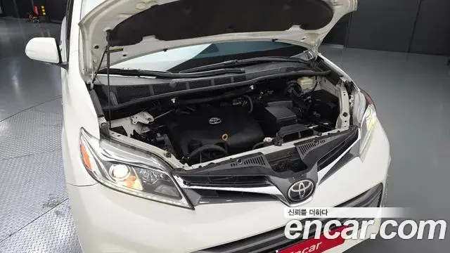 Toyota Sienna 2018 — Photo 6/20