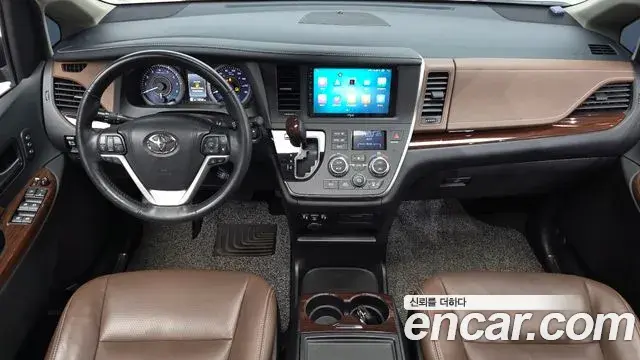 Toyota Sienna 2018 — Photo 7/20