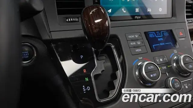 Toyota Sienna 2018 — Photo 9/20