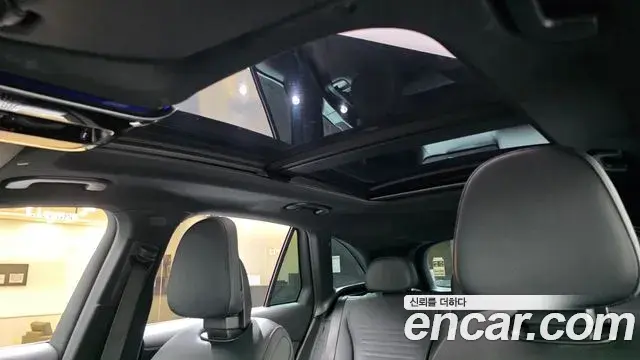 Mercedes-Benz GLC-Class 2023 — Photo 18/20