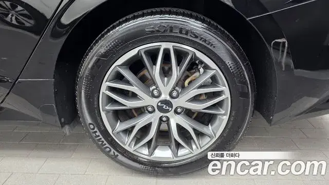 Kia K5 2022 — ფოტო 14/31
