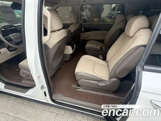 Kia Carnival 2025 — Photo 14/19