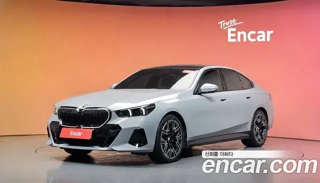 BMW 5 Series 2025 — Фото 1/20