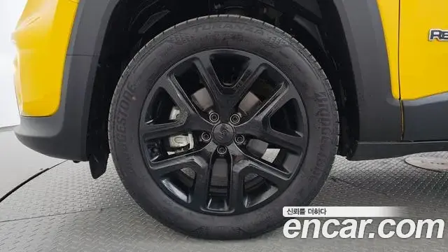 Jeep Renegade 2023 — Фото 5/20