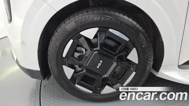Kia Carnival 2023 — Photo 5/20