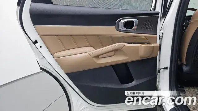 Kia Sorento 2023 — Photo 33/36
